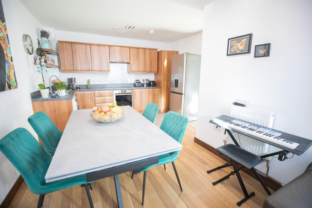 Apartment Lovely 2 Bedroom Overlooking River Thames *