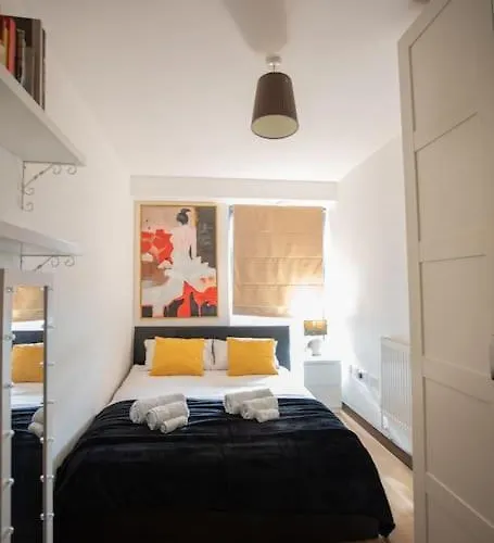 Lovely 2 Bedroom Apartment Overlooking River Thames