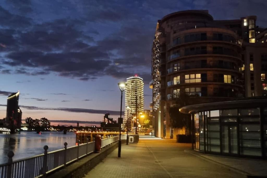 Lovely 2 Bedroom Overlooking River Thames Londres