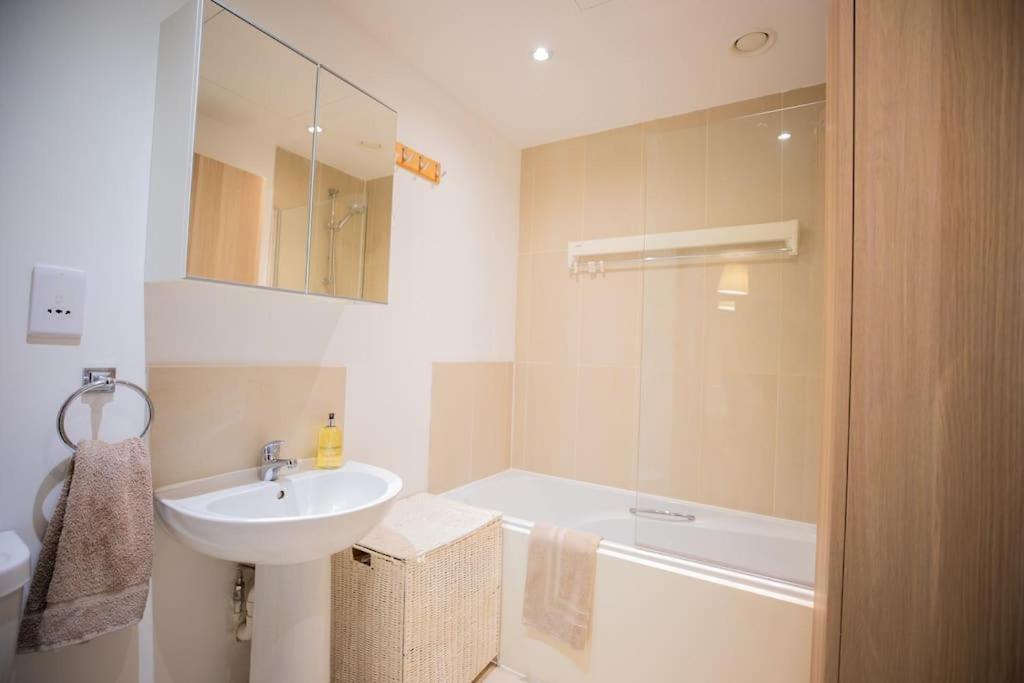 Appartement Lovely 2 Bedroom Overlooking River Thames Londres