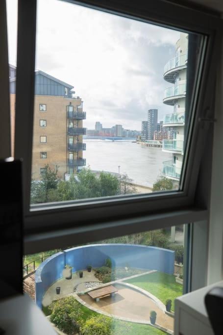 Lovely 2 Bedroom Overlooking River Thames * Londres