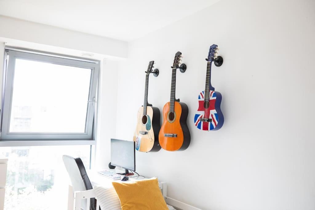 Lovely 2 Bedroom Overlooking River Thames Appartement